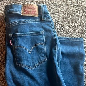 Women’s Levi skinny jeans. 720 high rise super skinny